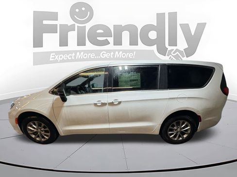 New 2026 Chrysler Pacifica Select image 7