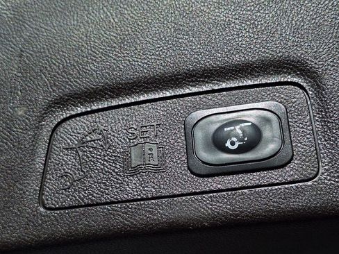 Used 2019 Lincoln MKC Reserve w/ MKC Climate Package image 32