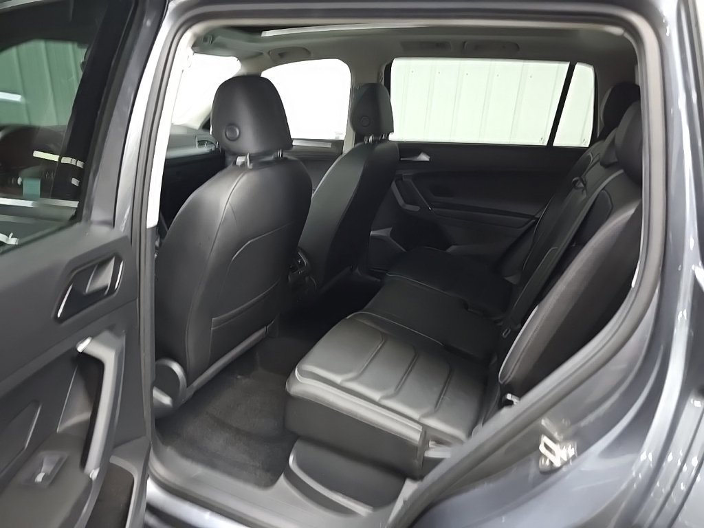 Used 2018 Volkswagen Tiguan SEL Premium AWD/4WD image 32
