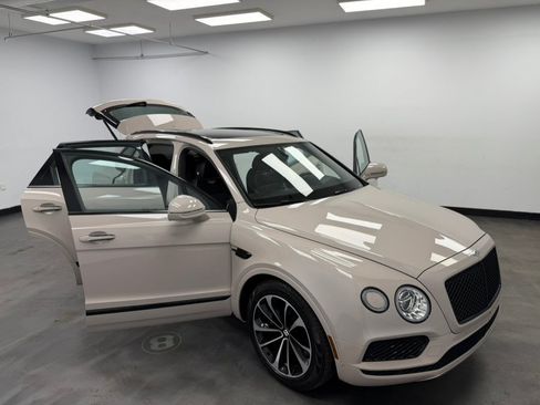 Used 2019 Bentley Bentayga AWD/4WD image 24