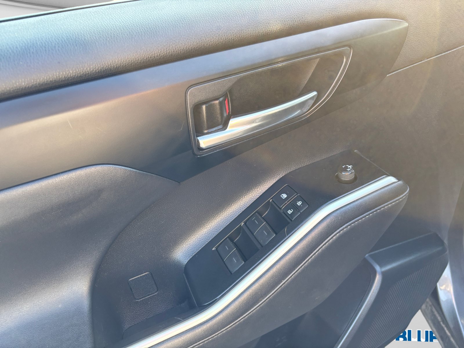 Used 2021 Toyota Highlander XLE FWD image 10