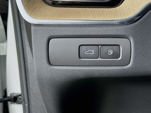 New 2026 Volvo XC60 T8 Plus w/ Protection Package Premier image 10