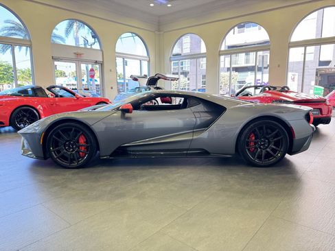 Used 2019 Ford GT Carbon Series image 12