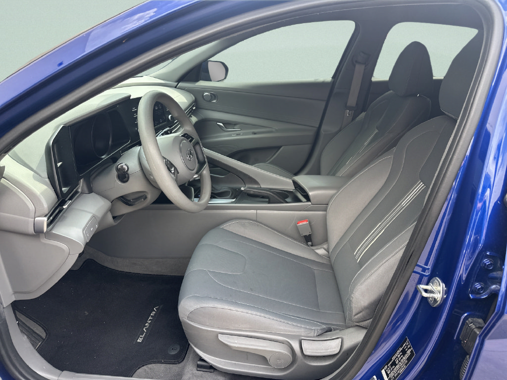 Used 2023 Hyundai Elantra SEL w/ Winter Weather Package FWD image 11