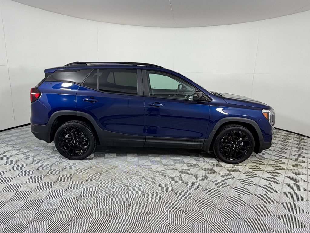 Used 2022 GMC Terrain SLE w/ Elevation Edition FWD image 4