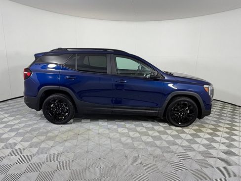 Used 2022 GMC Terrain SLE w/ Elevation Edition FWD image 4