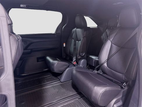 New 2026 Toyota Sienna XLE Woodland Edition image 25