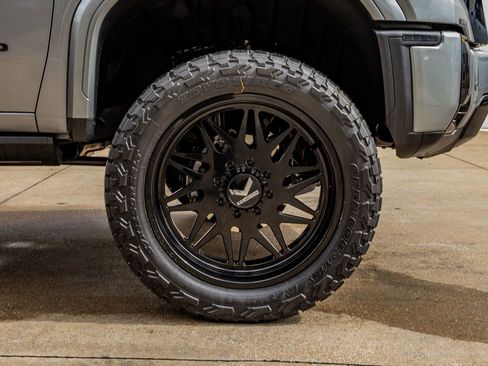 Used 2026 GMC Sierra 2500 AT4X image 12