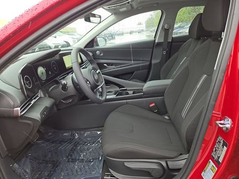New 2025 Hyundai Elantra SEL image 24