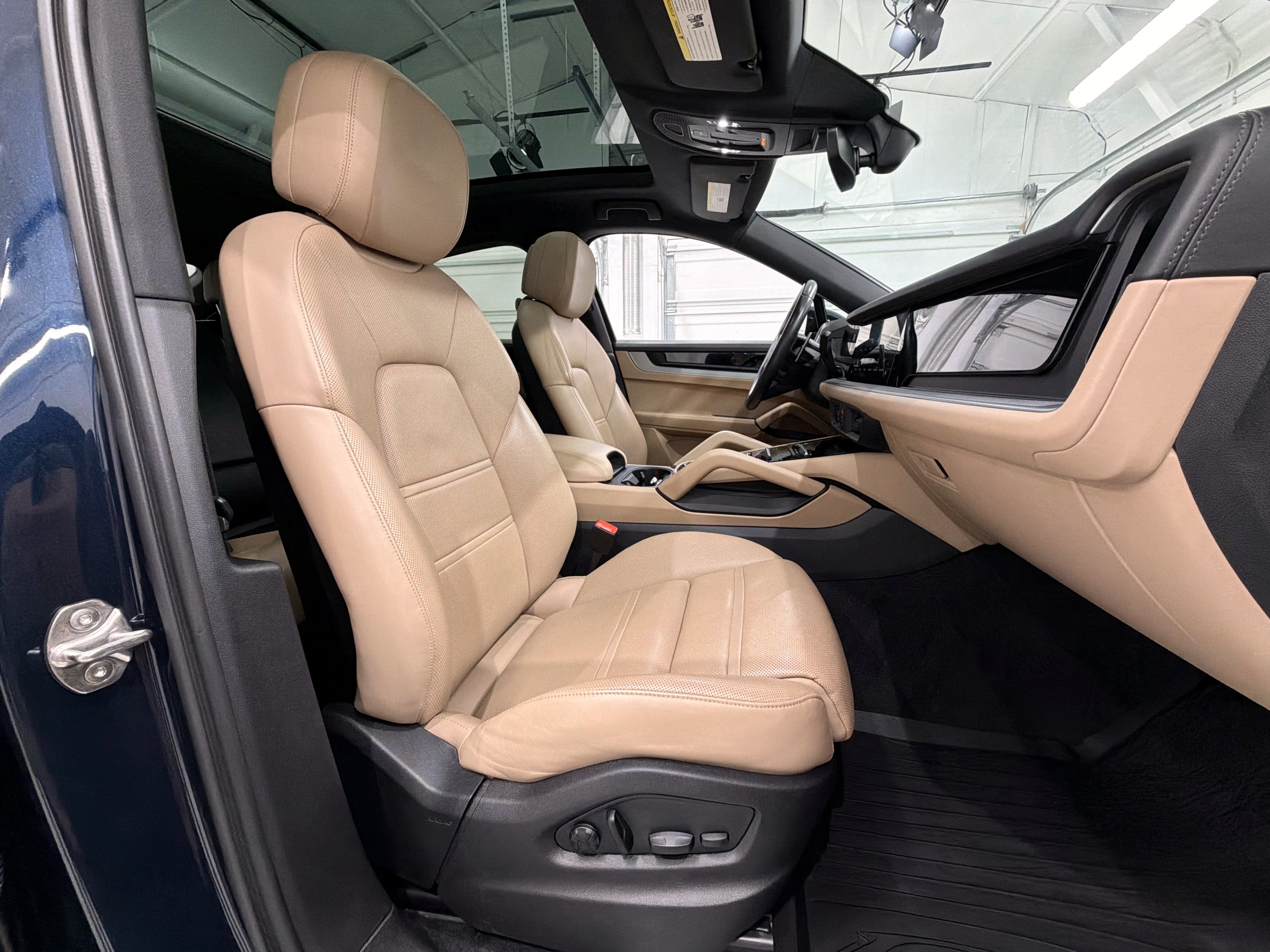 Certified 2024 Porsche Cayenne Coupe AWD/4WD image 22