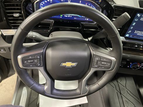 Used 2024 Chevrolet Silverado 1500 LT w/ Leather Package image 17