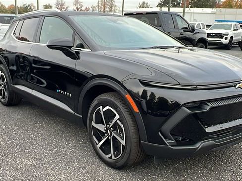 New 2026 Chevrolet Equinox EV LT image 3