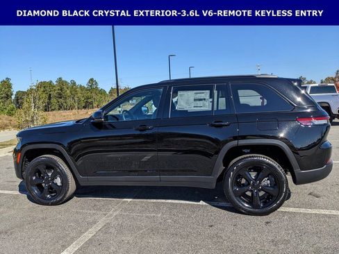 New 2025 Jeep Grand Cherokee Limited w/ Black Appearance Package image 9