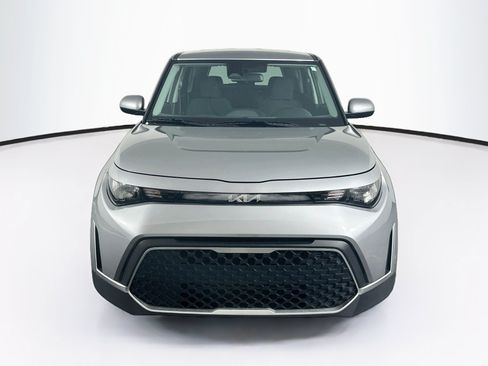 Used 2025 Kia Soul LX w/ LX Technology Package FWD image 2