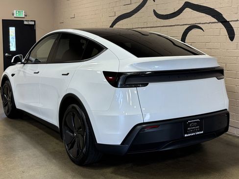 Used 2026 Tesla Model Y 2WD image 8