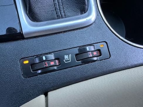 Used 2017 Toyota Highlander Limited image 31