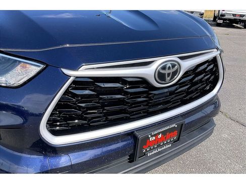Used 2021 Toyota Highlander XLE AWD/4WD image 33