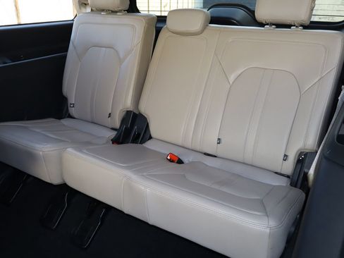 Used 2024 Ford Expedition Limited AWD/4WD image 7