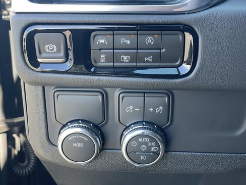 New 2026 GMC Yukon XL Elevation image 18