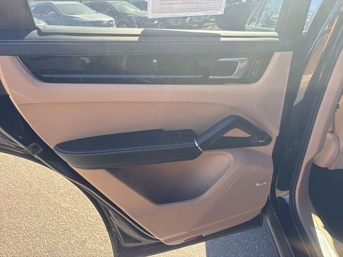 Used 2020 Porsche Cayenne S image 15