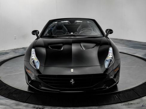 Used 2016 Ferrari California T image 32