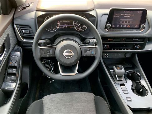 Used 2023 Nissan Rogue SV FWD image 6