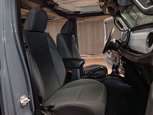 Used 2024 Jeep Wrangler Willys image 25