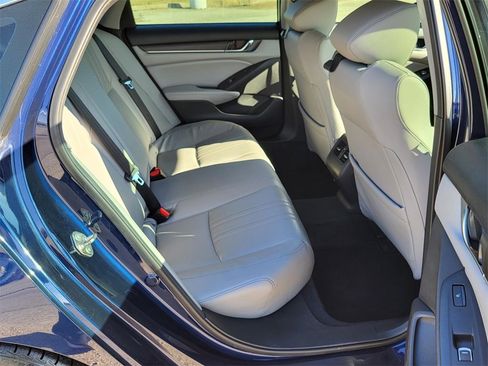 Used 2018 Honda Accord Touring image 11