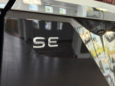 Used 2024 Volkswagen Atlas SE FWD image 34