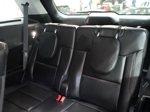 Used 2024 Ford Explorer XLT w/ Equipment Group 202A AWD/4WD image 32