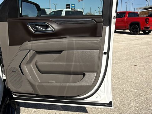 Used 2022 GMC Yukon XL SLT w/ SLT Luxury Package image 28