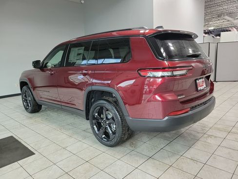 New 2025 Jeep Grand Cherokee L Limited w/ Black Appearance Package AWD/4WD image 4