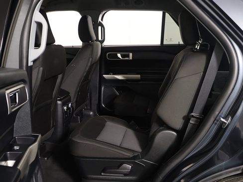 Used 2022 Ford Explorer XLT image 28