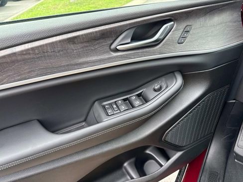 New 2025 Jeep Grand Cherokee Limited w/ Black Appearance Package image 16