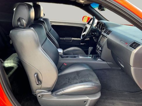 Used 2009 Dodge Challenger SRT8 w/ SRT Option Group II RWD image 8