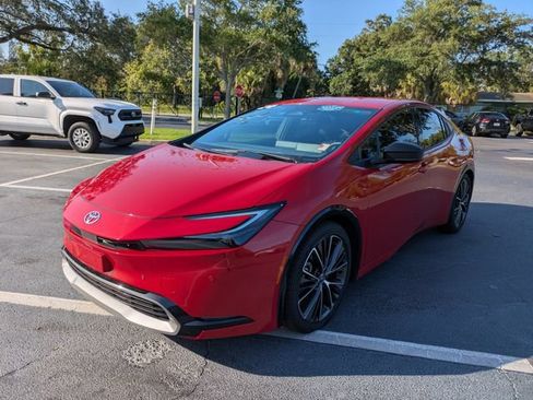Used 2024 Toyota Prius XLE FWD image 8