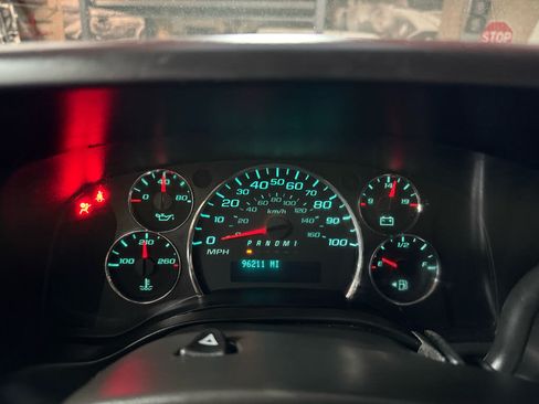 Used 2017 Chevrolet Express 2500 RWD image 12