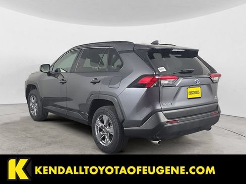 Used 2022 Toyota RAV4 LE AWD/4WD image 3
