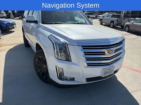 Used 2017 Cadillac Escalade ESV Platinum image 2