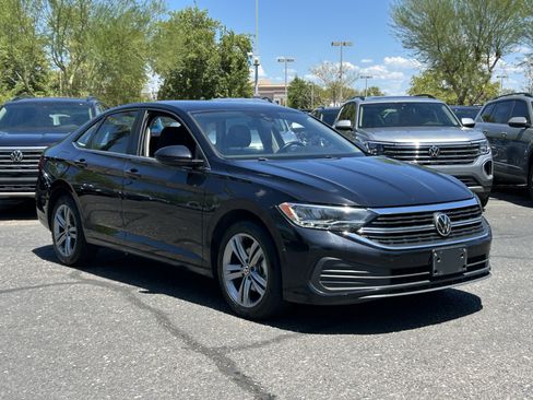 Used 2024 Volkswagen Jetta SE FWD image 6