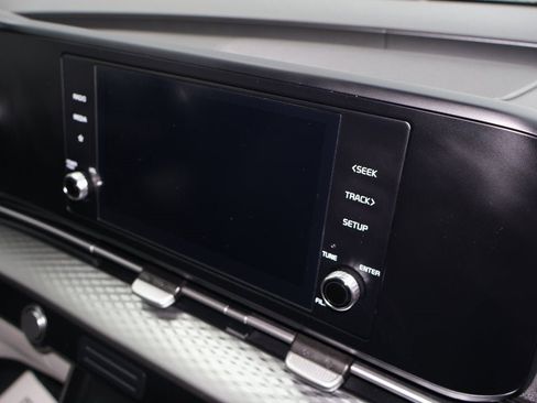 Used 2023 Kia Carnival LX image 11