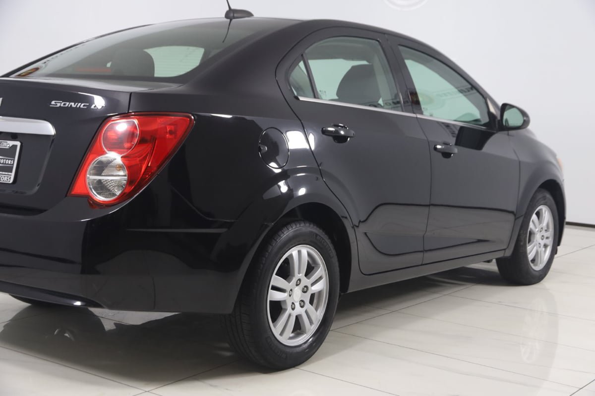 Used 2016 Chevrolet Sonic LT FWD image 32