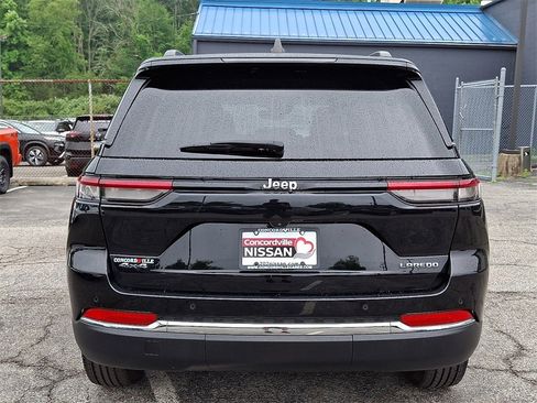 Used 2023 Jeep Grand Cherokee Laredo image 5