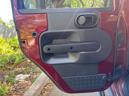 Used 2007 Jeep Wrangler Unlimited Sahara image 12