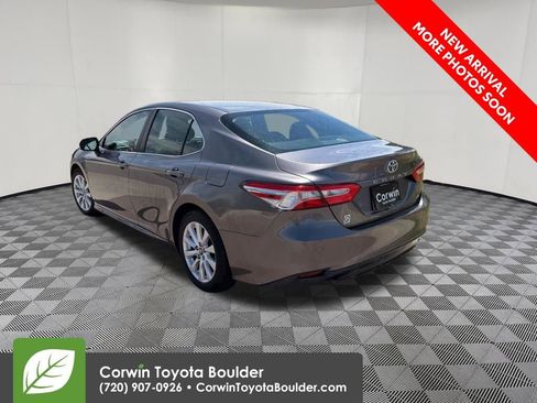 Used 2018 Toyota Camry LE FWD image 5