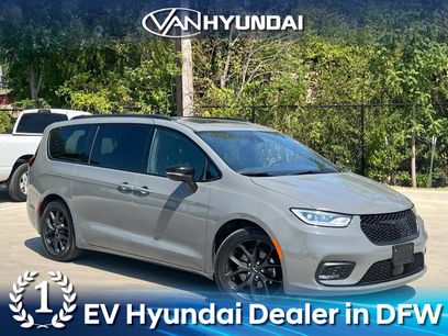 Used 2025 Chrysler Pacifica Limited