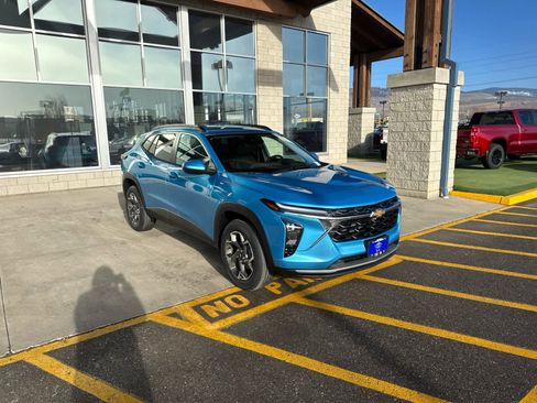 New 2026 Chevrolet Trax LT w/ Driver Confidence Package image 3