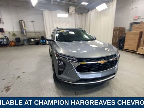 Certified 2024 Chevrolet Trax LT FWD image 3