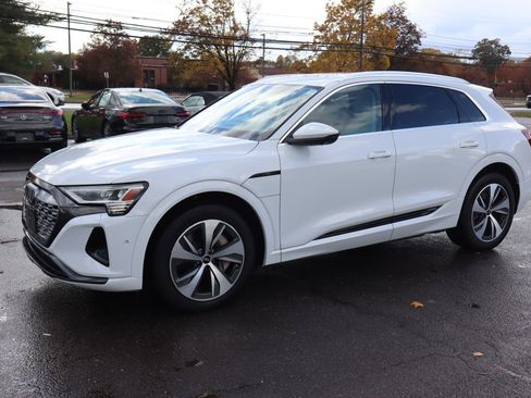 Used 2024 Audi Q8 e-tron Premium Plus w/ Premium Plus Package image 1