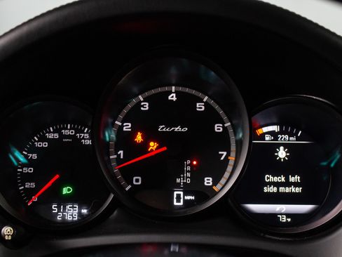 Used 2018 Porsche Macan Turbo AWD/4WD image 25